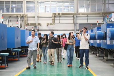 数字化转型赋能制造业 主流媒体走进日丰集团三水生产基地，体验外呼系统革新应用